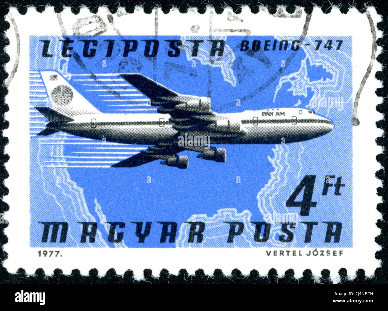 HONGRIE - VERS 1977: Un timbre imprimé en Hongrie, a représenté le Boeing 747 de Pan Am au-dessus de l'Amérique du Nord, vers 1977 Banque D'Images