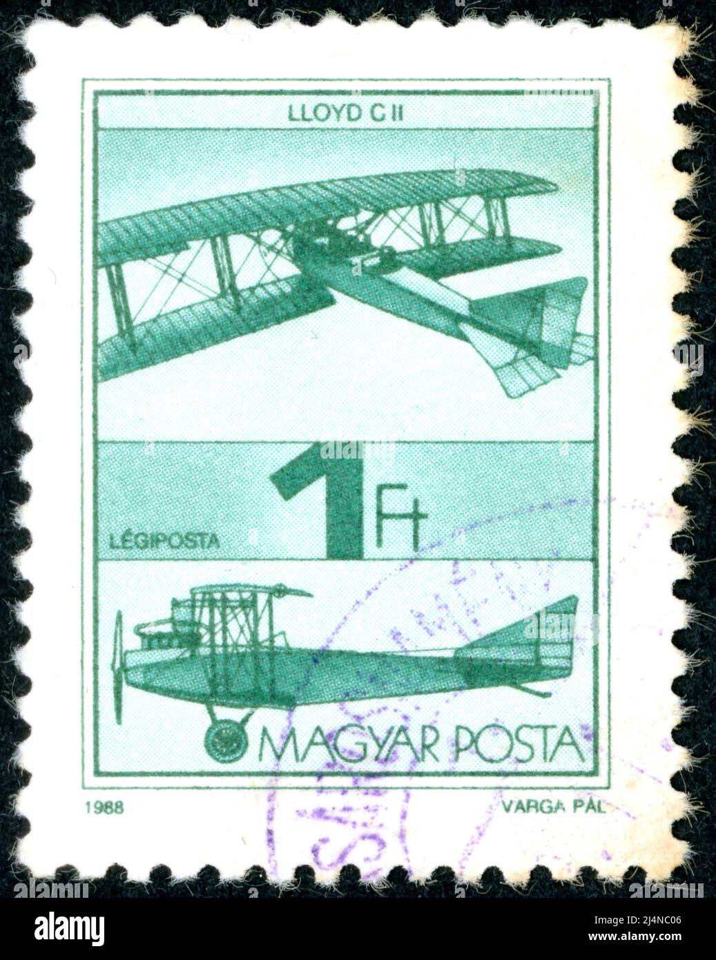 HONGRIE - VERS 1988 : timbre-poste imprimé en Hongrie, représentant l'avion de reconnaissance Lloyd C.II, vers 1988 Banque D'Images