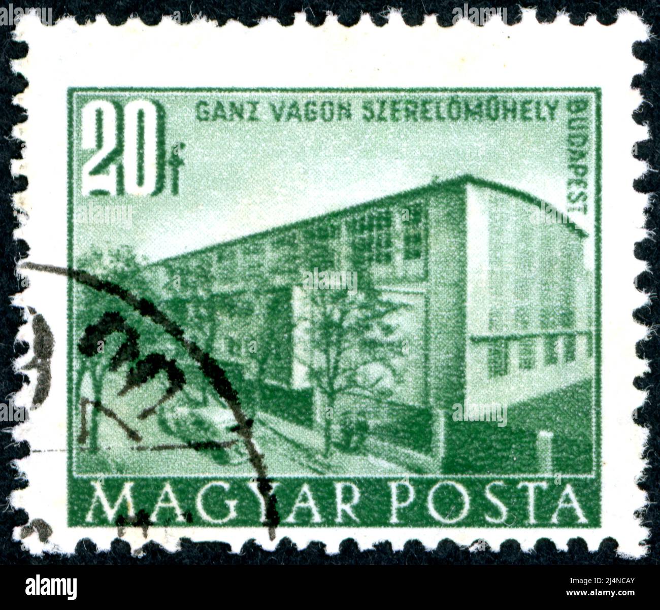 HONGRIE - VERS 1951 : timbre imprimé en Hongrie, représentation d'un atelier ferroviaire, Budapest, vers 1951 Banque D'Images