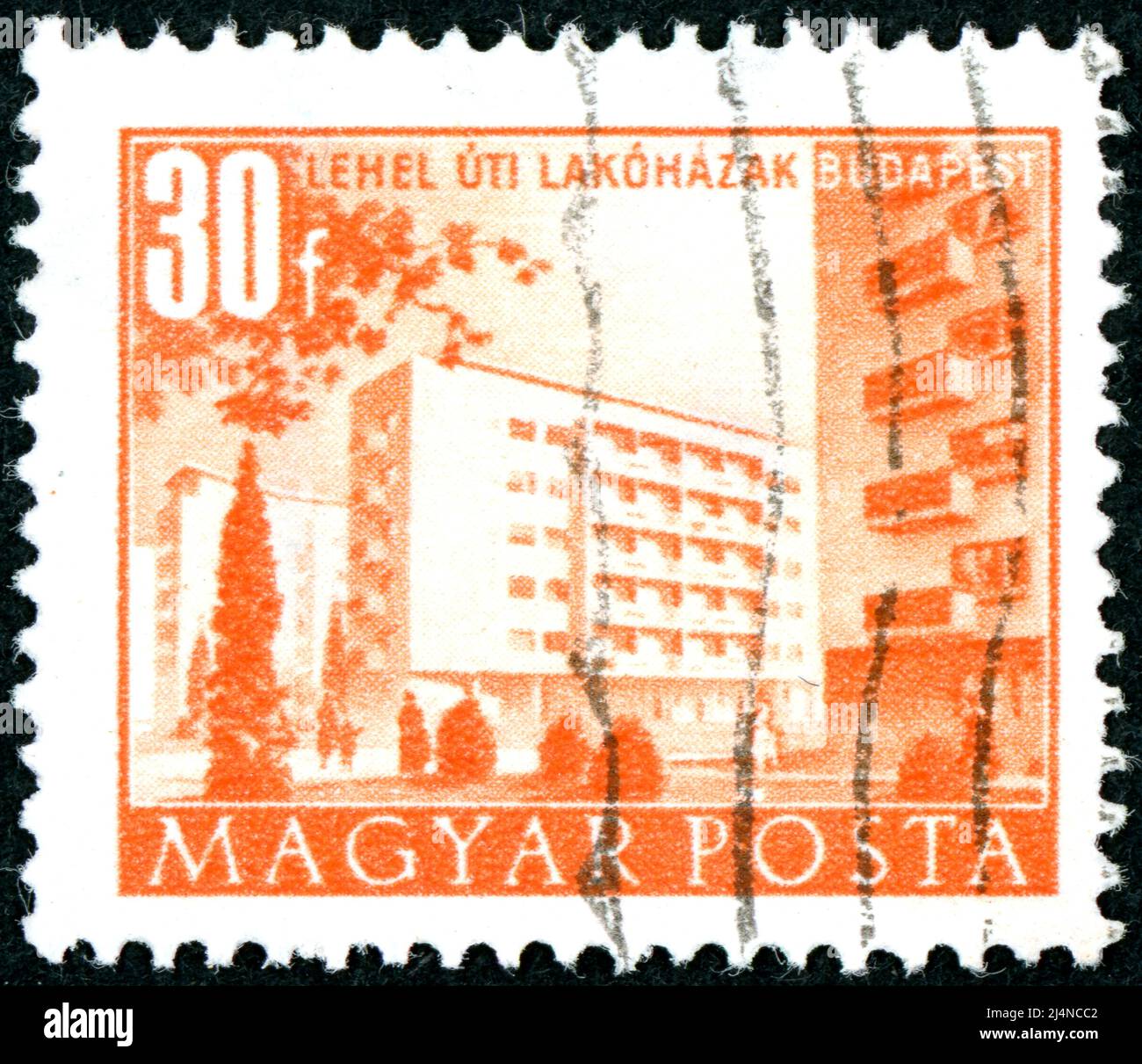 HONGRIE - VERS 1951: Timbre imprimé en Hongrie, représenté bâtiment dans la rue Lehel, Budapest, vers 1951 Banque D'Images