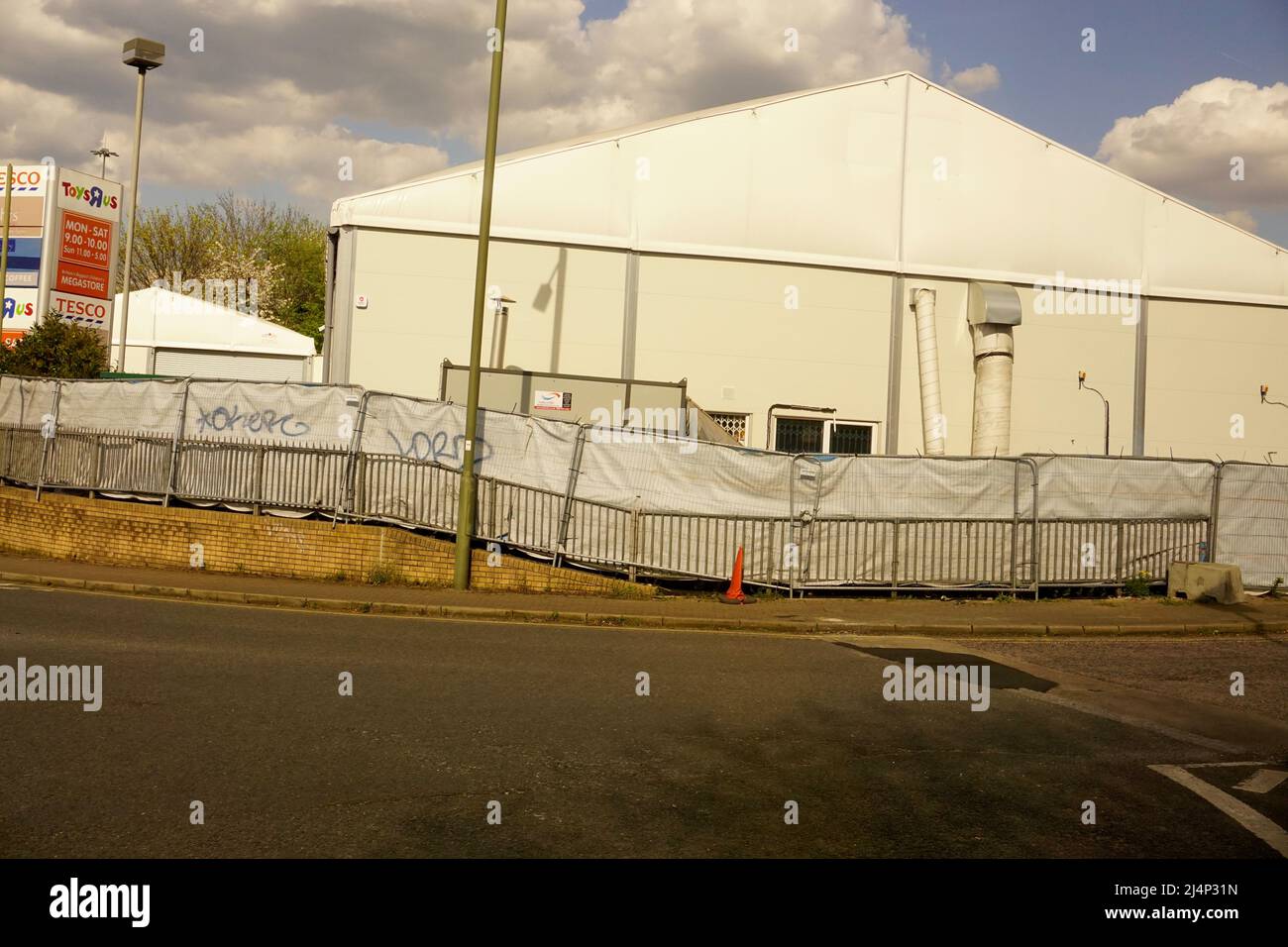 Le bâtiment de Toys R US abandonné à Brent Cross est maintenant fermé en permanence Banque D'Images