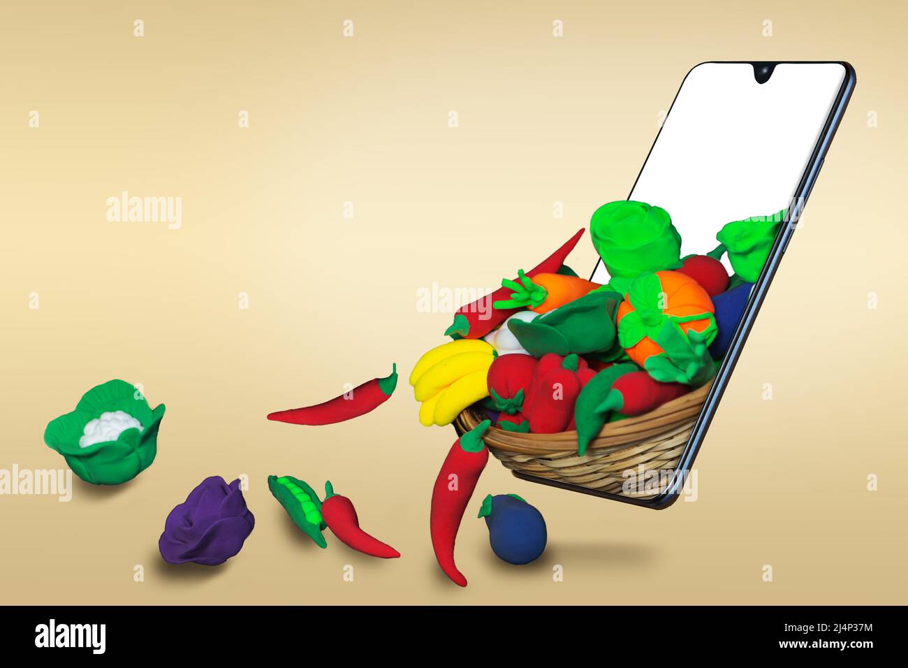 Panier de légumes en plastique sur l'écran du téléphone. Le concept de  livraison de légumes frais à partir d'un téléphone portable. Mise au point  sélective Photo Stock - Alamy