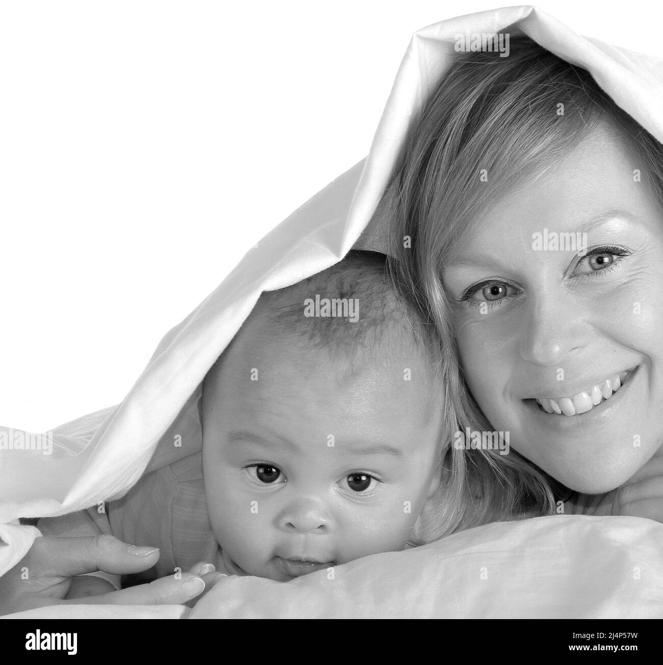 bébé avec mère après une bonne nuit de sommeil sur fond blanc avec des photos de stock de personnes Banque D'Images