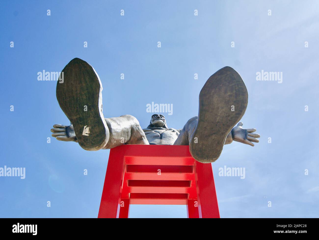 La sculpture de SALVADOR DALI par Sabine et Eric, à Perpignan, à l'extérieur de la FNAC par la Gare de Perpignan. Dalí en Levitation. Centre du MONDE, France Banque D'Images La sculpture de SALVADOR DALI par Sabine et Eric, à Perpignan, à l'extérieur de la FNAC par la Gare de Perpignan. Dalí en Levitation. Centre du MONDE, France Banque D'Images