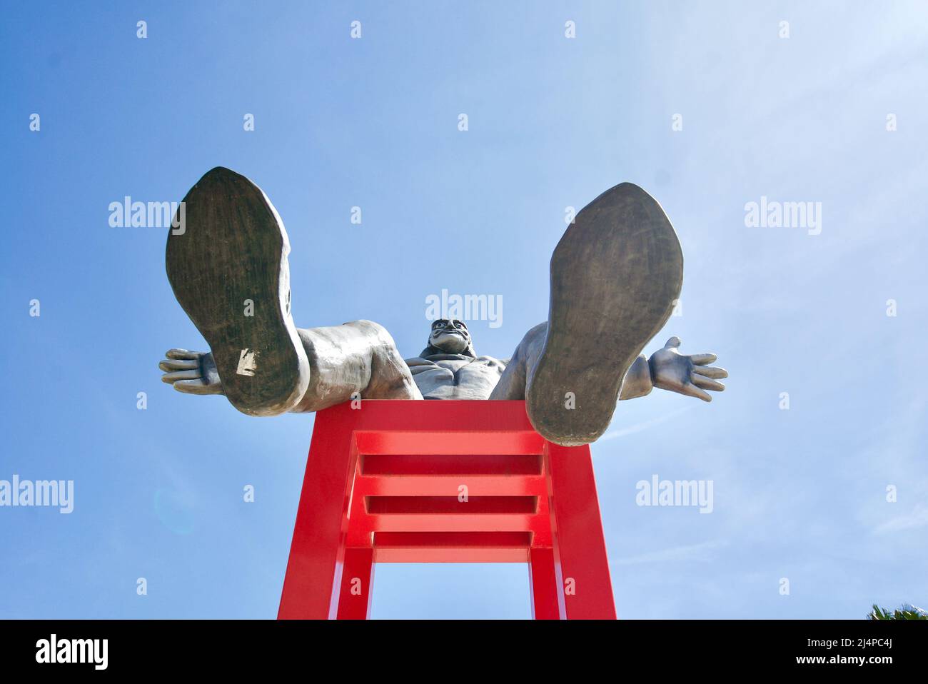 La sculpture de SALVADOR DALI par Sabine et Eric, à Perpignan, à l'extérieur de la FNAC par la Gare de Perpignan. Dalí en Levitation. Centre du MONDE, France Banque D'Images La sculpture de SALVADOR DALI par Sabine et Eric, à Perpignan, à l'extérieur de la FNAC par la Gare de Perpignan. Dalí en Levitation. Centre du MONDE, France Banque D'Images