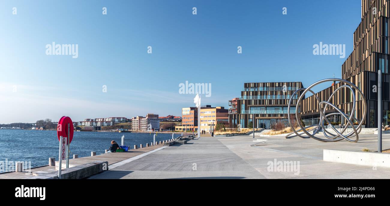 Sønderborg, Danemark - Mars 2022 : large vue panoramique sur le quai de Sonderborg, ville du sud du Danemark Banque D'Images