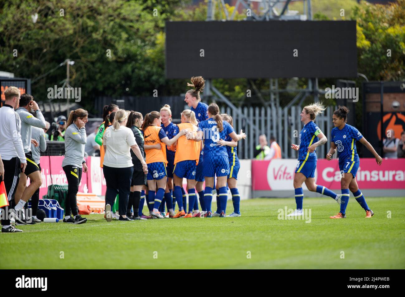 Londres, Royaume-Uni. 17th avril 2022. Chelsea célèbre son premier but, marqué par Guro Reiten (Chelsea 11), lors du match de demi-finale de la coupe Vitality Womens FA entre Arsenal et Chelsea à Meadow Park à Londres, en Angleterre. Liam Asman/SPP crédit: SPP Sport presse photo. /Alamy Live News Banque D'Images