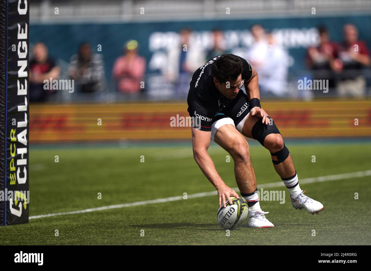 Sean Maitland, de Saracens, célèbre la deuxième tentative du match de la coupe du défi EPCR de 16 au stade StoneX, à Londres. Date de la photo: Dimanche 17 avril 2022. Banque D'Images