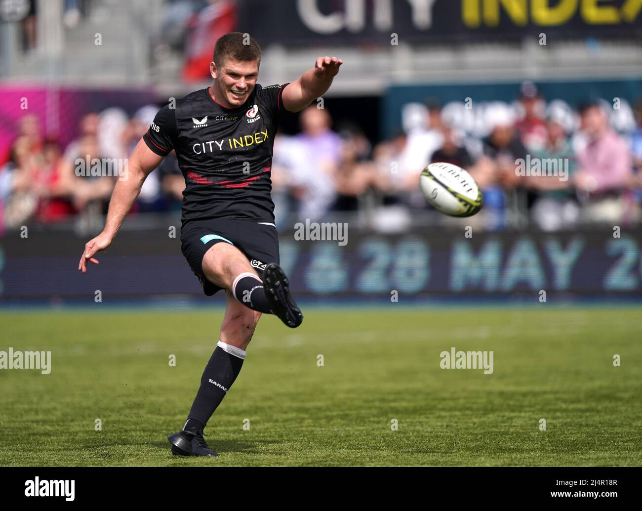 Owen Farrell, de Saracens, se convertit lors du match de la coupe EPCR Challenge Round de 16 au stade StoneX, à Londres. Date de la photo: Dimanche 17 avril 2022. Banque D'Images