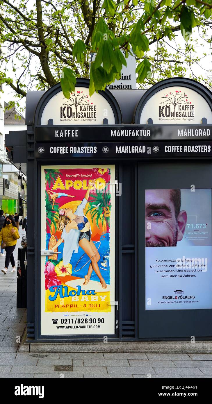 Café rétro sur le quartier commerçant Königsallee à Düsseldorf/Allemagne. Banque D'Images