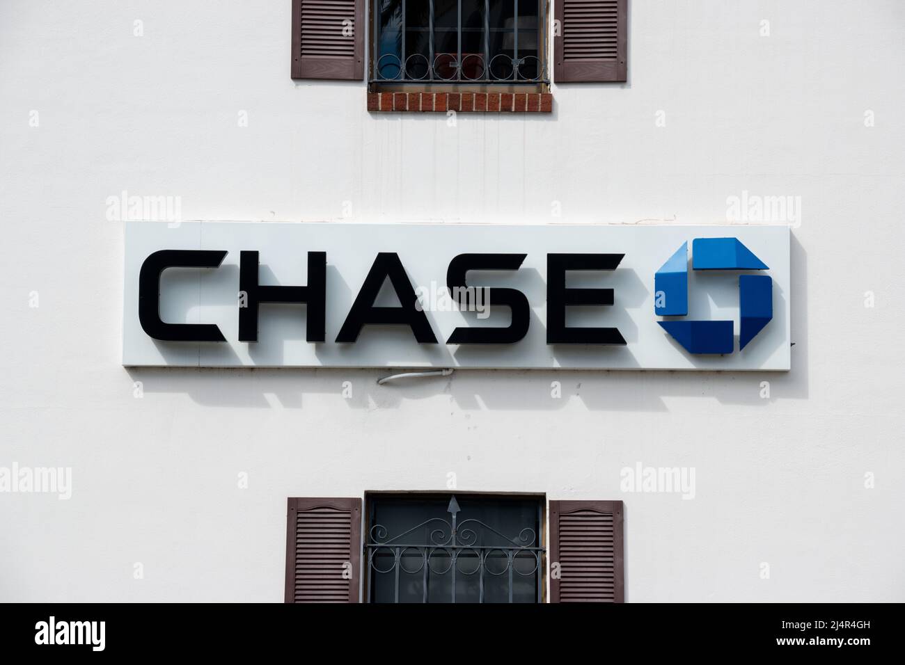 Un panneau Chase Bank sur un bâtiment blanc Banque D'Images