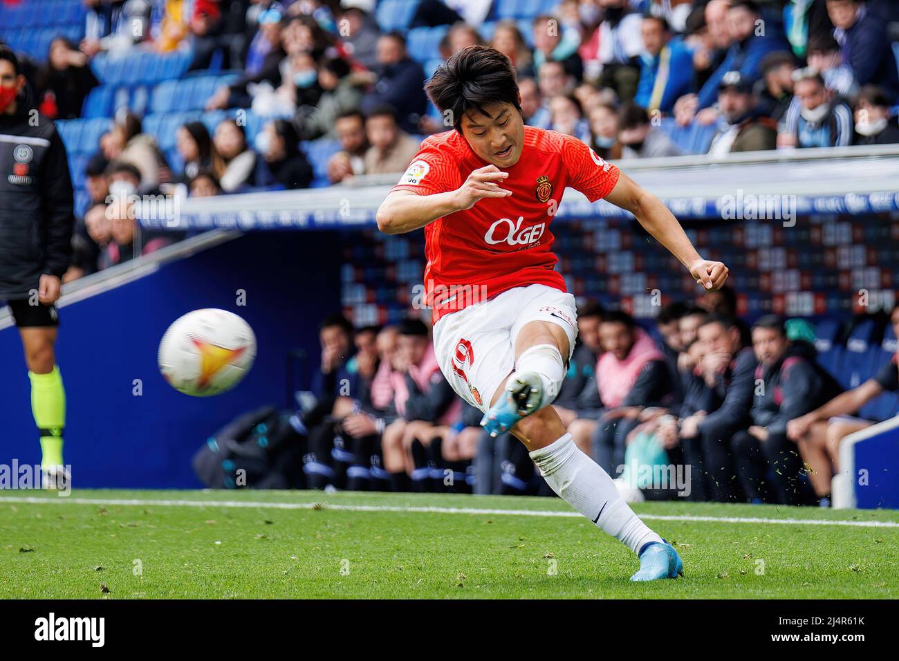 BARCELONE - 20 MARS : Lee Kang-in en action lors du match de la Liga entre le RCD Espanyol et le RCD Mallorca au stade RCDE le 20 mars 2022 à Barcelone Banque D'Images