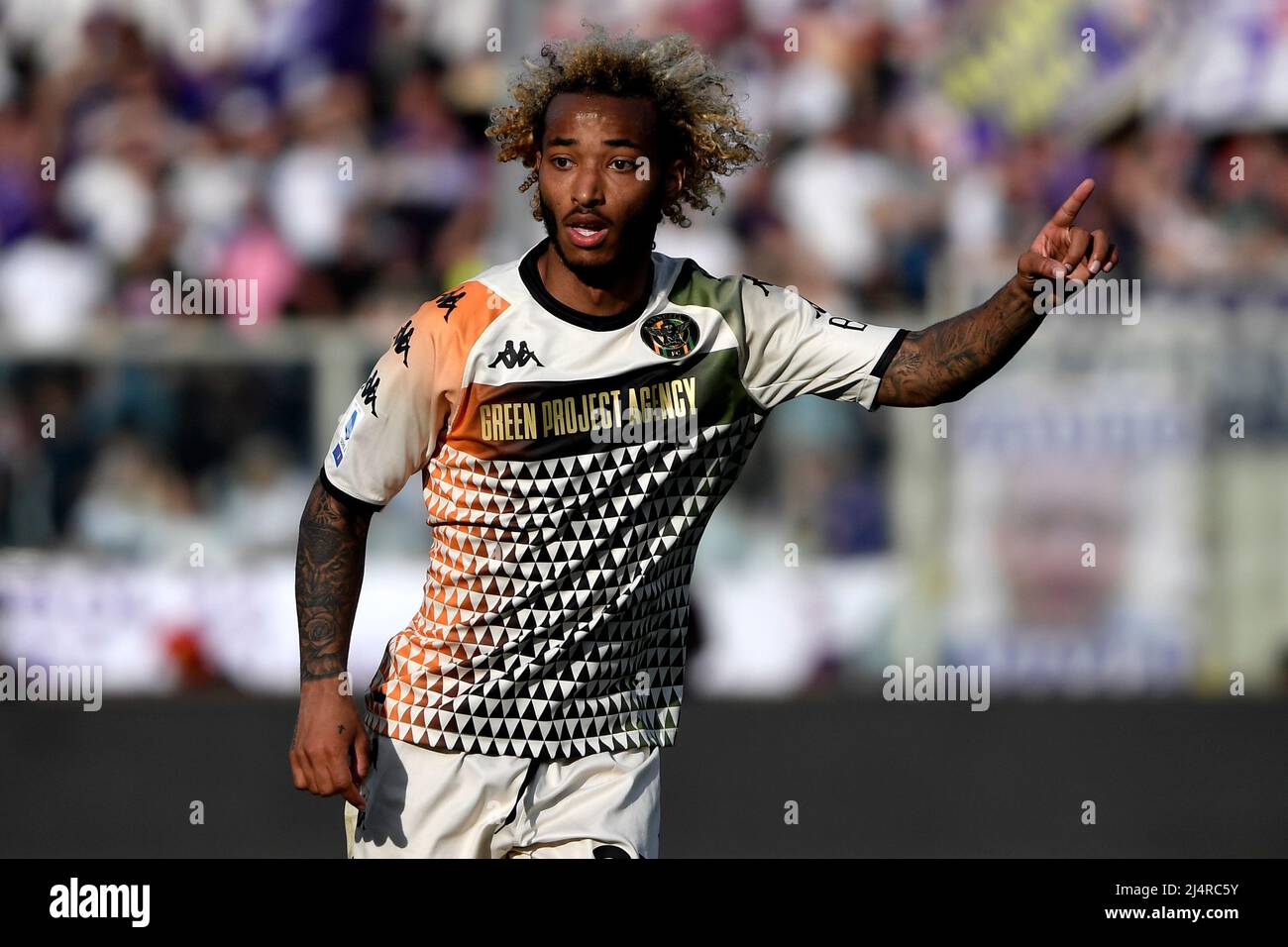 Gianluca Busio de Venezia FC réagit lors de la série Un match de football 2021/2022 entre ACF Fiorentina et Venezia FC au stade Artemio Franchi en Floride Banque D'Images