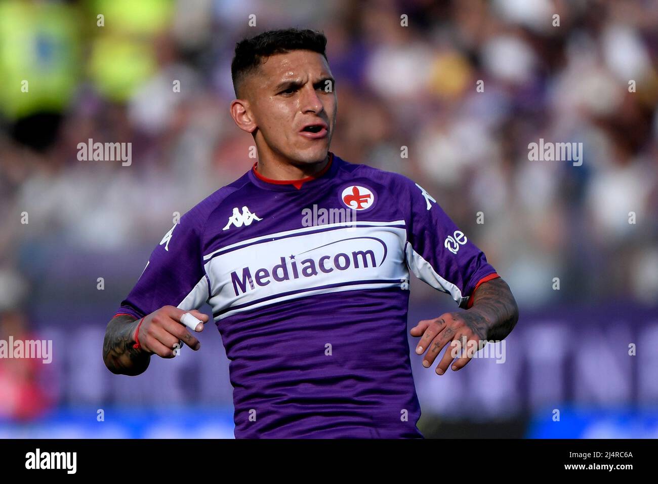 Lucas Torreira de l'ACF Fiorentina réagit pendant la série Un match de football 2021/2022 entre l'ACF Fiorentina et le Venezia FC au stade Artemio Franchi i Banque D'Images