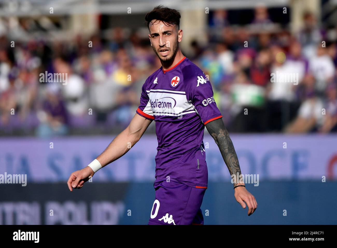 Gaetano Castrovilli de l'ACF Fiorentina regarde pendant la série Un match de football 2021/2022 entre l'ACF Fiorentina et le Venezia FC à Artemio Franchi St Banque D'Images