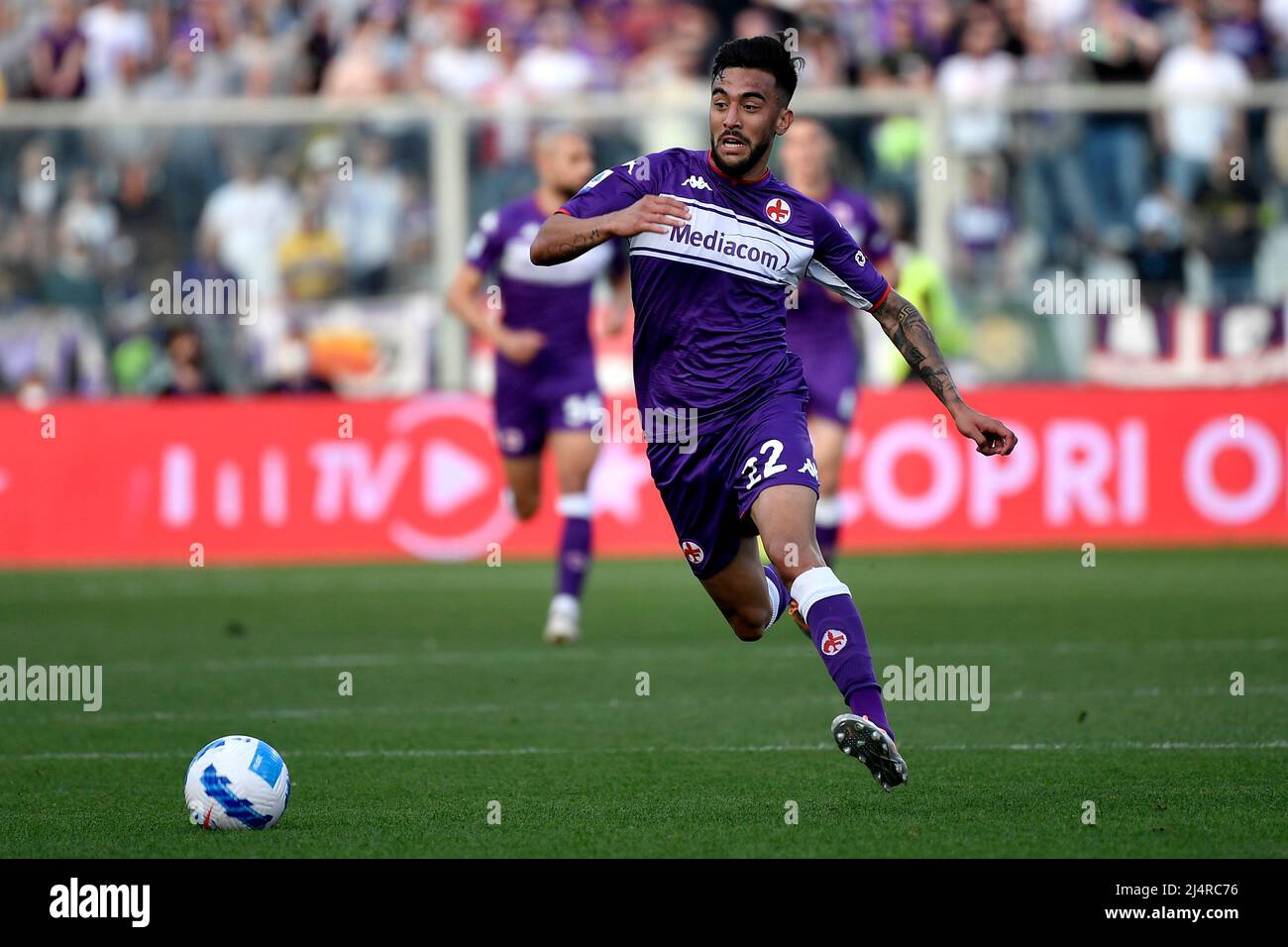 Nicolas Gonzalez de l'ACF Fiorentina en action pendant la série Un match de football 2021/2022 entre l'ACF Fiorentina et le Venezia FC à Artemio Franchi stad Banque D'Images