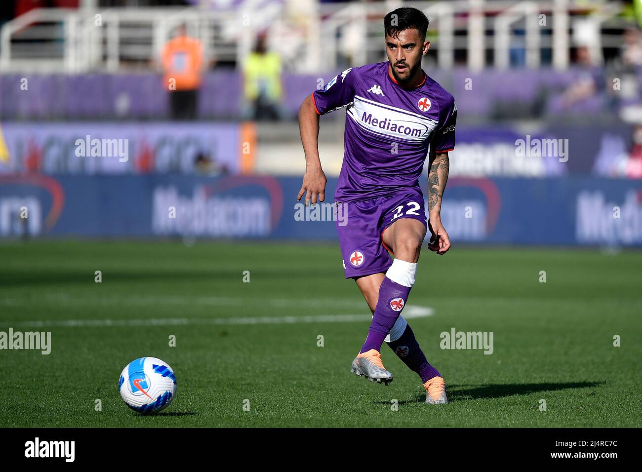 Nicolas Gonzalez de l'ACF Fiorentina en action pendant la série Un match de football 2021/2022 entre l'ACF Fiorentina et le Venezia FC à Artemio Franchi stad Banque D'Images