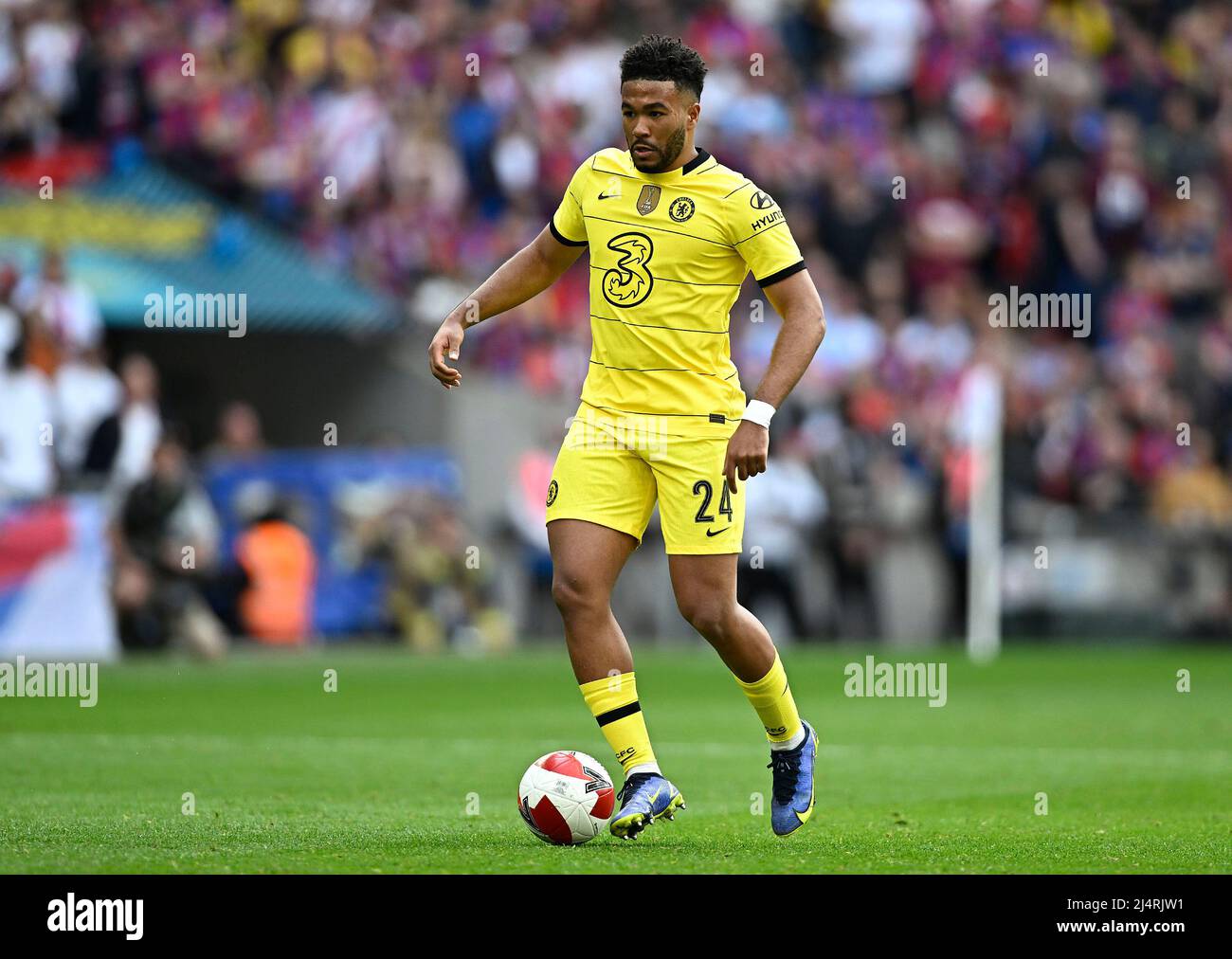 Londres, Royaume-Uni. 16th avril 2022. Reece James (Chelsea) lors du demi-finale de la coupe FA entre Chelsea et Crystal Palace au stade Wembley, le 17th 2022 avril à Londres, en Angleterre. (Photo de Garry Bowden/phcimages.com) crédit: Images de la SSP/Alamy Live News Banque D'Images