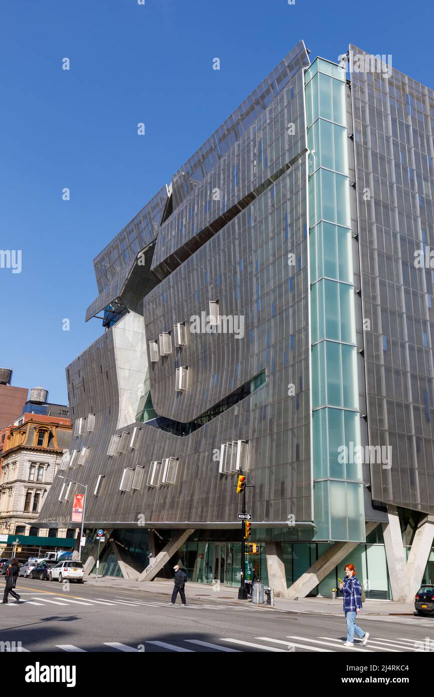 Cooper Union, Lower Manhattan, New York, NY, États-Unis. Le nouveau bâtiment universitaire est un bâtiment LEED vert de Thom Mayne, 2009. Banque D'Images