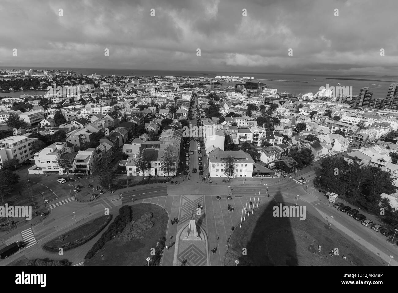 Belle image cinématographique aérienne de Reykjavik, capitale de l'Islandais, de la cathédrale et de la belle ville Banque D'Images