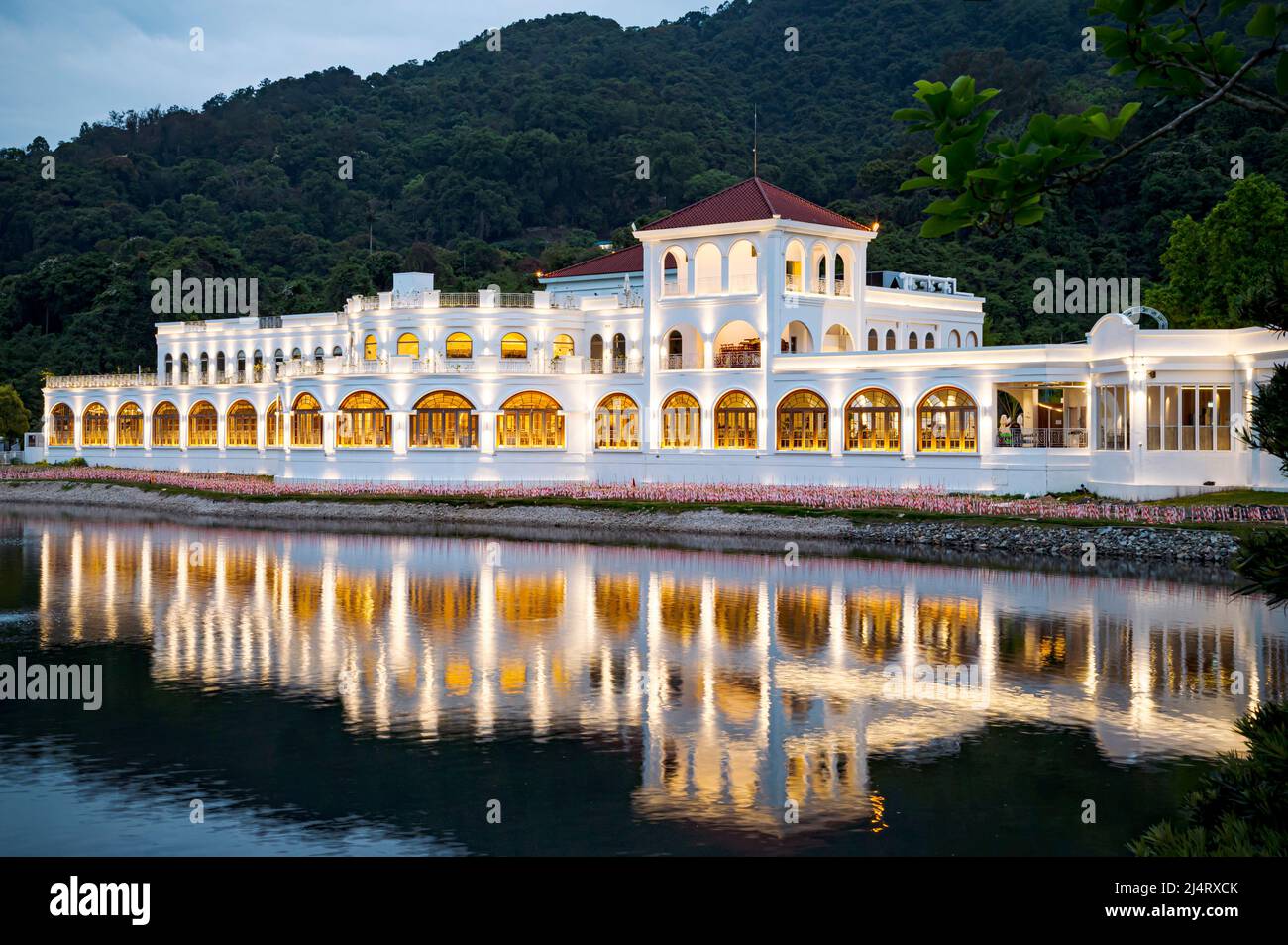 Le billow est situé dans le Lakehouse de Tai po, au bord du Tai po Kau, juste à côté du lac Egret, et propose une cuisine internationale. Banque D'Images