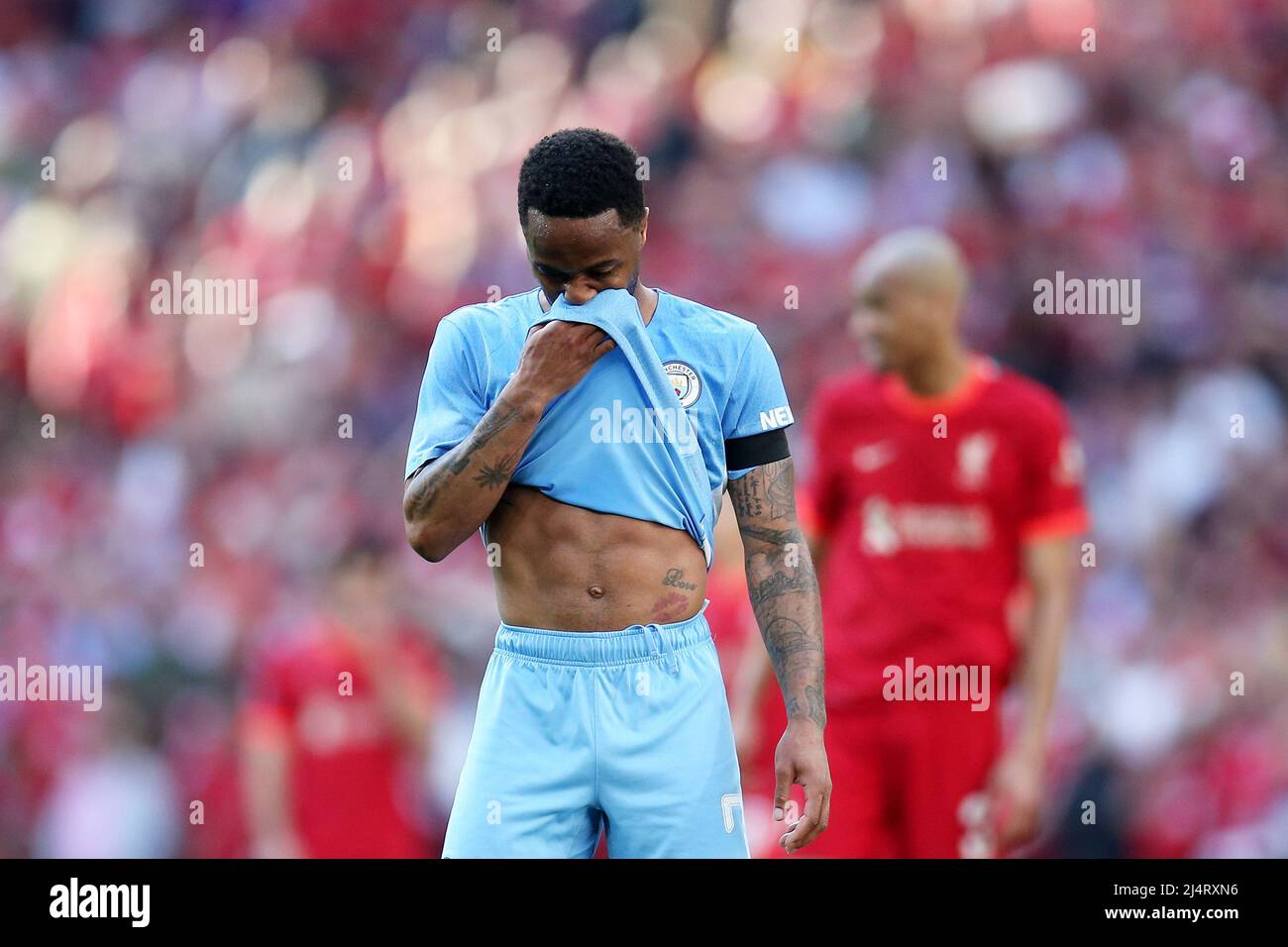 Londres, Royaume-Uni. 16th avril 2022. Raheem Sterling de Manchester City semble abattu. Emirates FA Cup, demi-finale, Manchester City / Liverpool au stade Wembley à Londres le samedi 16th avril 2022. Cette image ne peut être utilisée qu'à des fins éditoriales. Utilisation éditoriale uniquement, licence requise pour une utilisation commerciale. Aucune utilisation dans les Paris, les jeux ou les publications d'un seul club/ligue/joueur.pic par Andrew Orchard/Andrew Orchard sports Photography/Alamy Live News crédit: Andrew Orchard sports Photography/Alamy Live News Banque D'Images