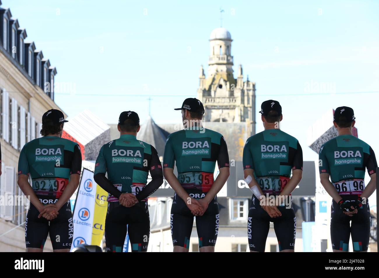 Paris Roubaix 2022, de Compiègne à Roubaix Vélodrome. Crédit : Peter Goding/Alay Live News Banque D'Images