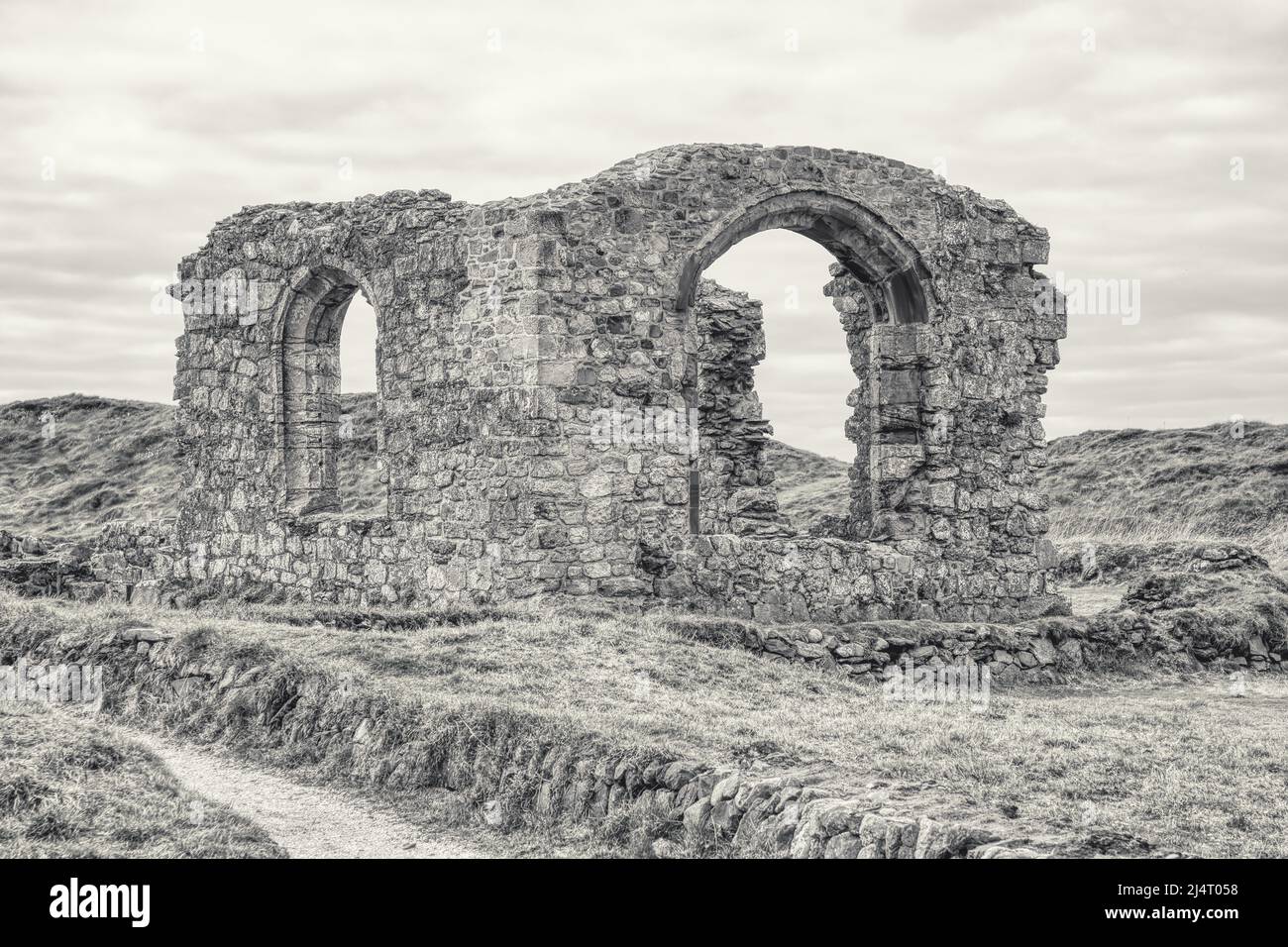 Ruines de la chapelle Llanddwyn, Newborough, Anglesey, Nord-Ouest du pays de Galles Banque D'Images