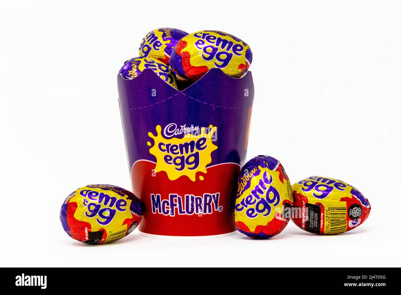 McDonalds Cadbury Creme Egg cup McFlurry rempli d'Œufs Cadbury Creme Banque D'Images