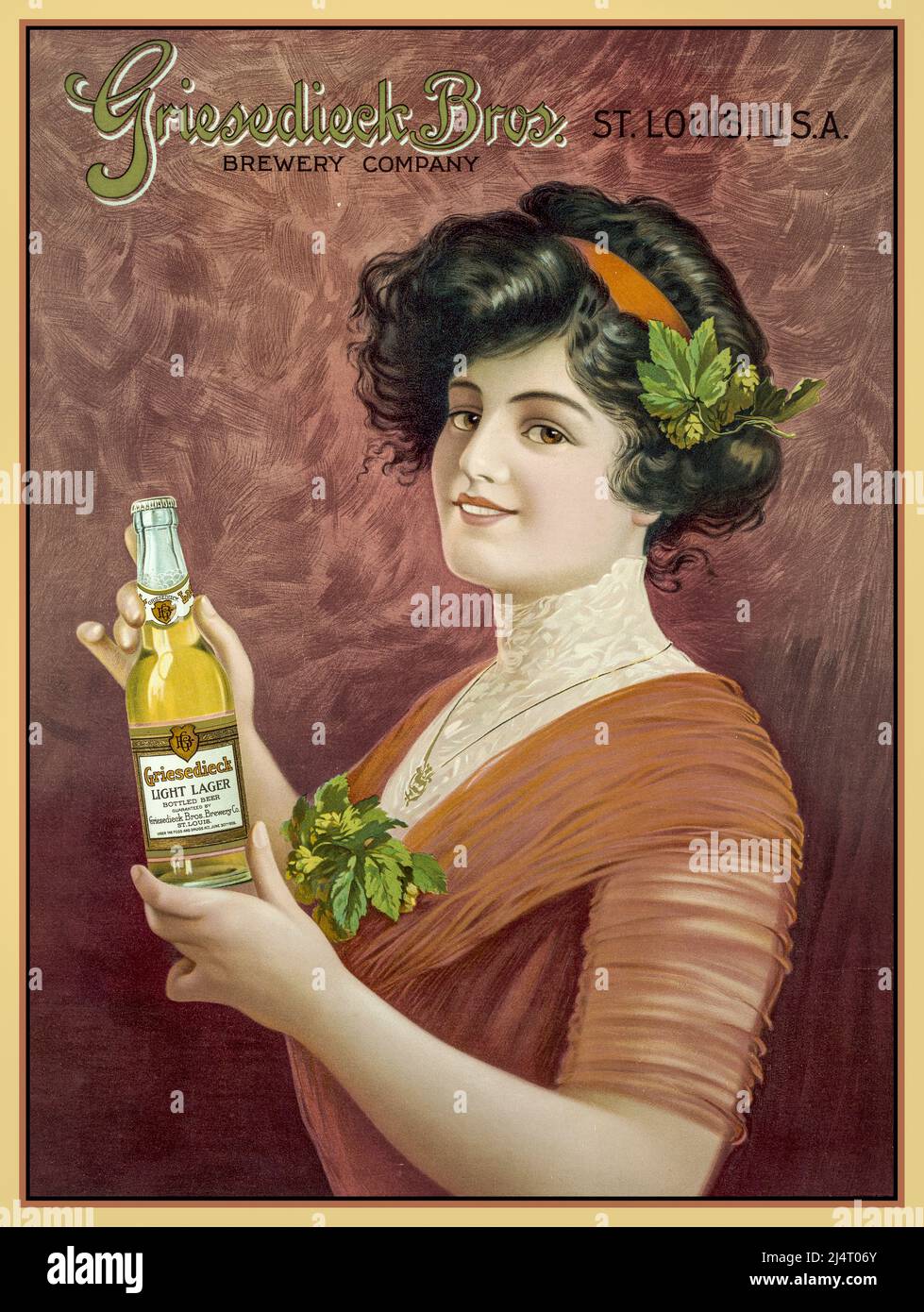 Affiche publicitaire de bière vintage pour Griesedieck Bros. Brewing Company, St. Louis, États-Unis Une Gibson Girl tient une bouteille de bière légère Griesedieck. Lithographie de couleur, bouteille datée de 1909. Banque D'Images