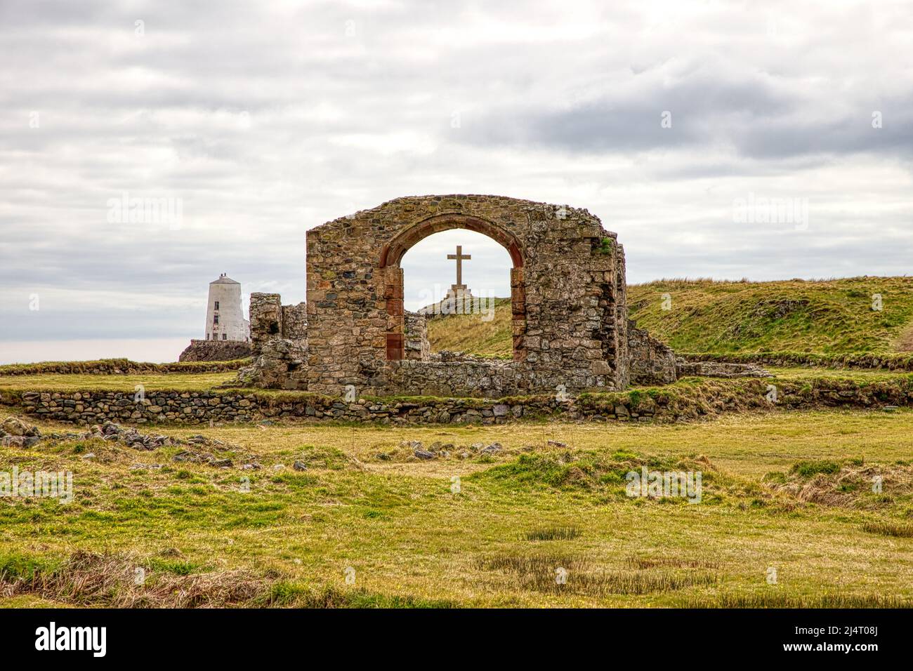 Ruines de la chapelle Llanddwyn, Newborough, Anglesey, Nord-Ouest du pays de Galles Banque D'Images