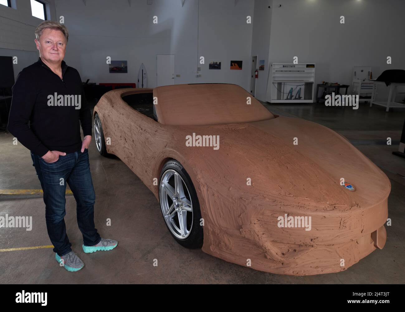 Henrik Fisker avec une étude de conception d'argile pour une voiture de sport électrique, à Los Angeles, Californie, le 15th Decemer 2021 pic © Dan Tuffs 2021 Banque D'Images