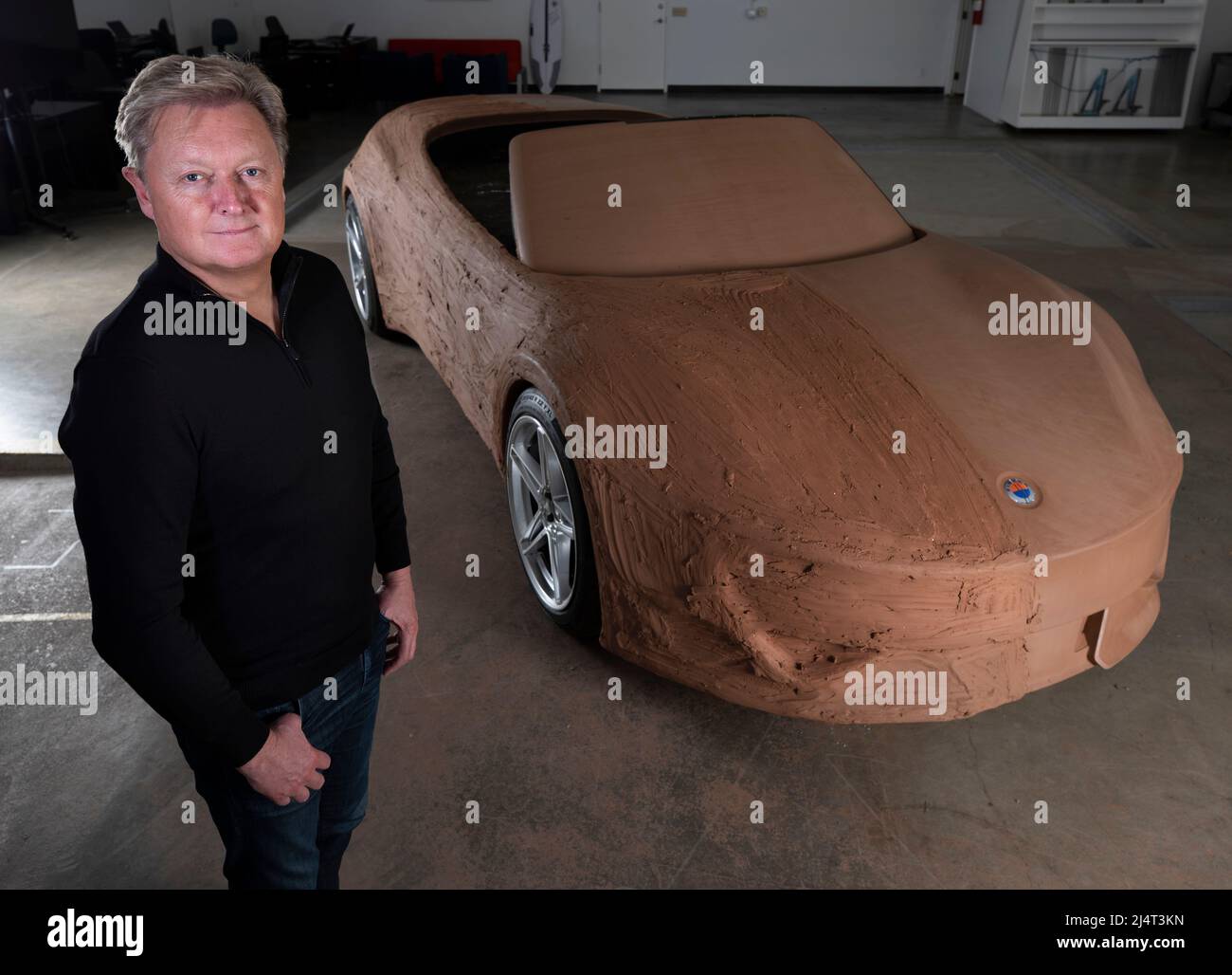 Henrik Fisker avec une étude de conception d'argile pour une voiture de sport électrique, à Los Angeles, Californie, le 15th Decemer 2021 pic © Dan Tuffs 2021 Banque D'Images