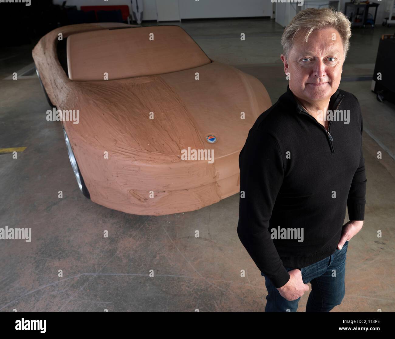 Henrik Fisker avec une étude de conception d'argile pour une voiture de sport électrique, à Los Angeles, Californie, le 15th Decemer 2021 pic © Dan Tuffs 2021 Banque D'Images