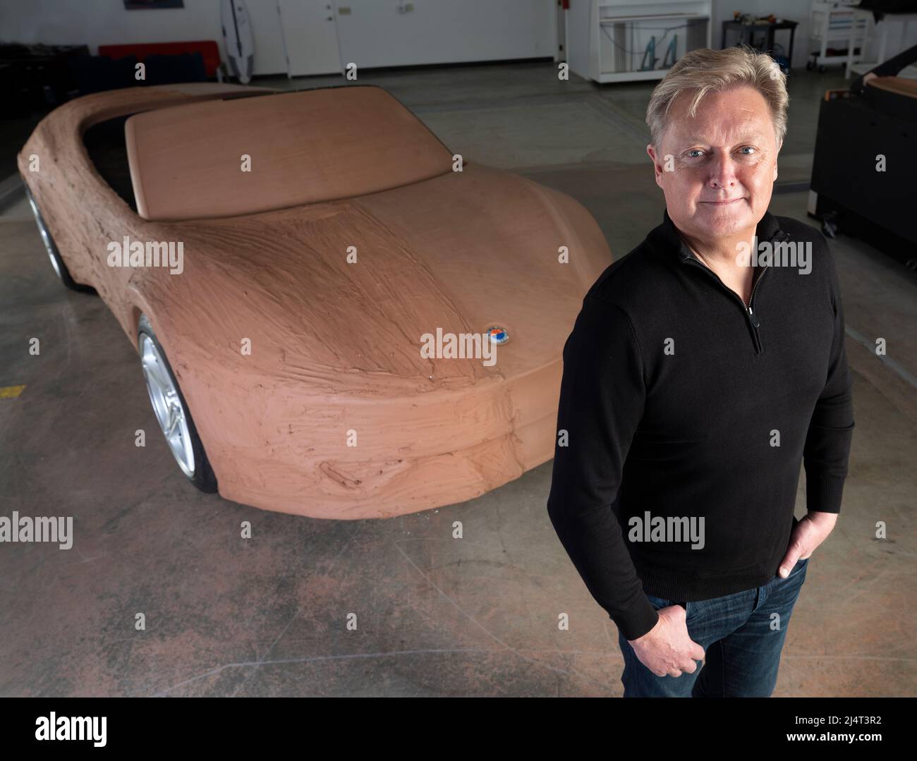 Henrik Fisker avec une étude de conception d'argile pour une voiture de sport électrique, à Los Angeles, Californie, le 15th Decemer 2021 pic © Dan Tuffs 2021 Banque D'Images