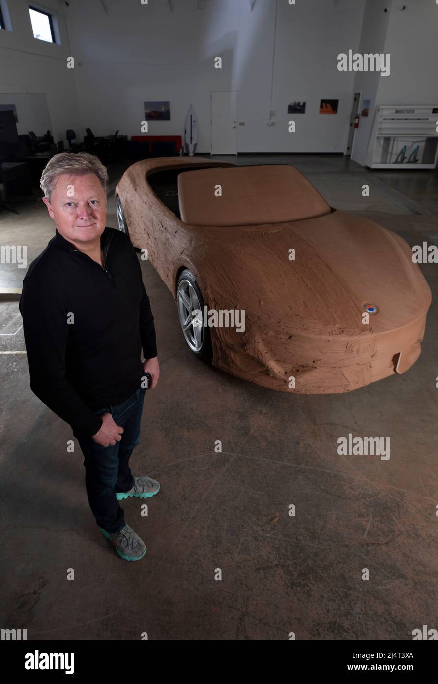 Henrik Fisker avec une étude de conception d'argile pour une voiture de sport électrique, à Los Angeles, Californie, le 15th Decemer 2021 pic © Dan Tuffs 2021 Banque D'Images