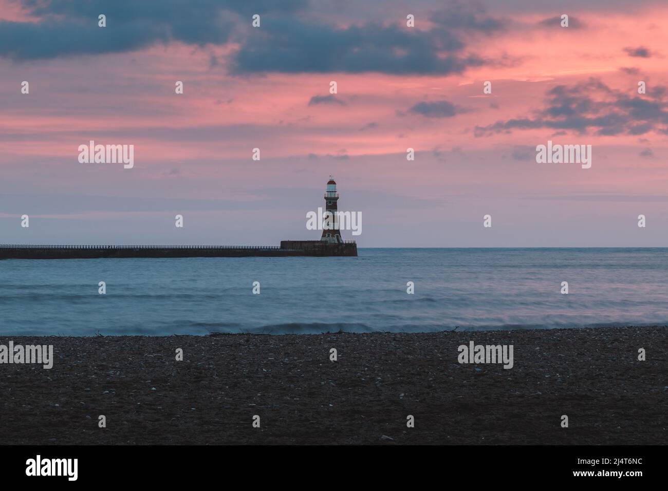 Phare de Sunderlands Roker Pier à Sunrise Banque D'Images