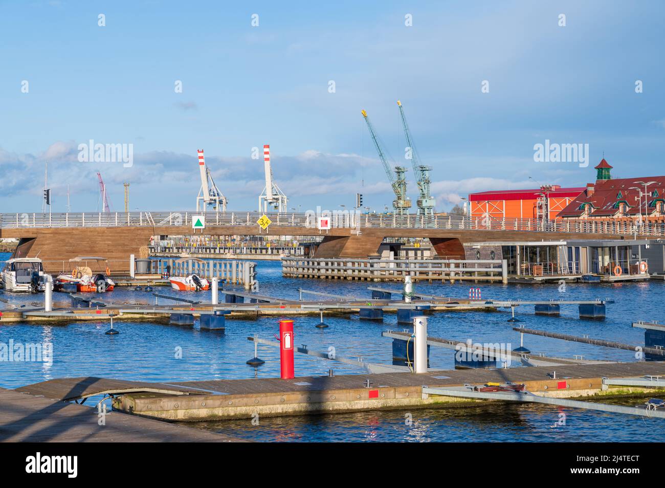 Port de plaisance du nord-est. Port de plaisance entièrement équipé, moderne et écologique dans le quartier touristique du centre-ville de Szczecin. Pologne. Banque D'Images