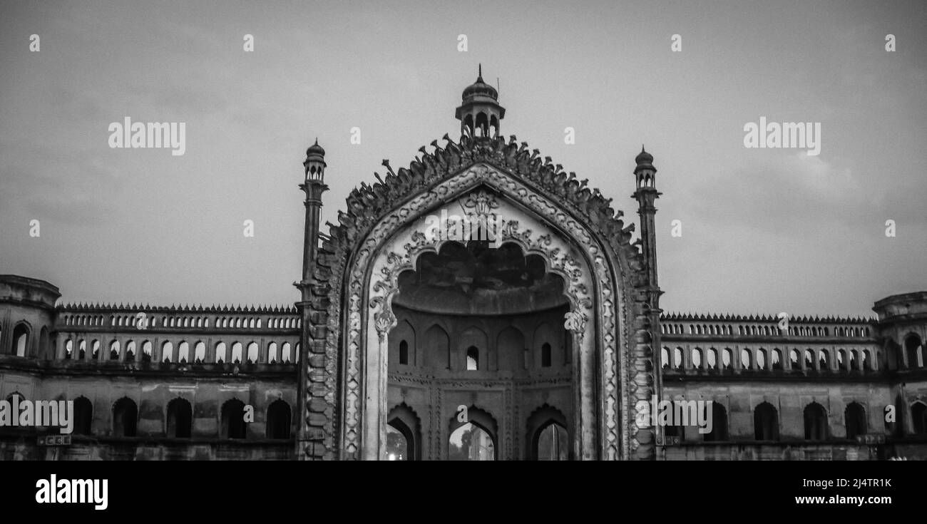 Rumi Darwaza également connu sous le nom de porte turque à Lucknow est un ancien fort d'architecture Awadhi en Inde Banque D'Images