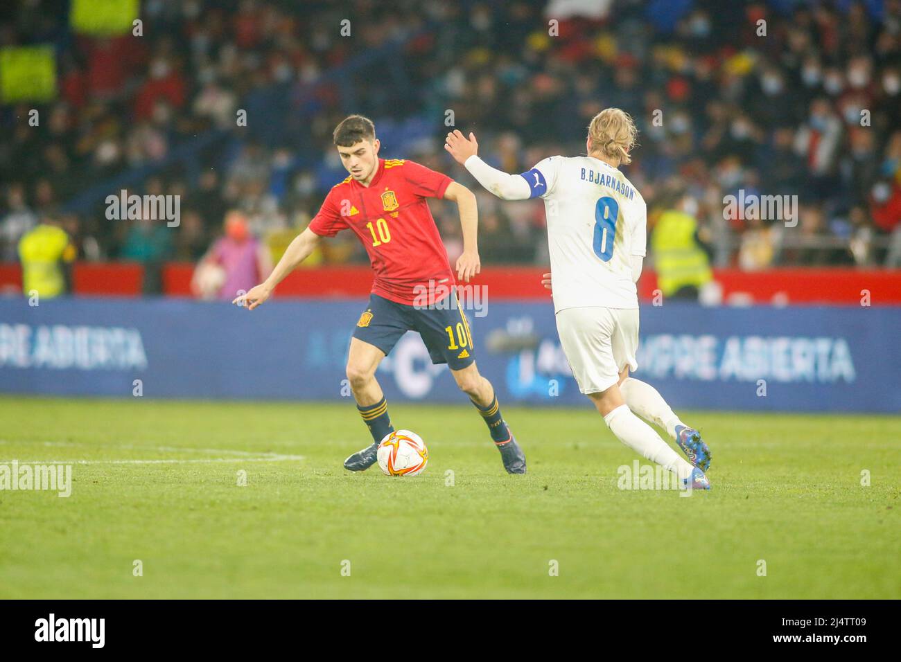 Pedri d'Espagne en action lors d'un match amical entre l'Espagne et l'Islande au stade Riazor le 29 mars 2022, à la Coruna, en Espagne. Banque D'Images