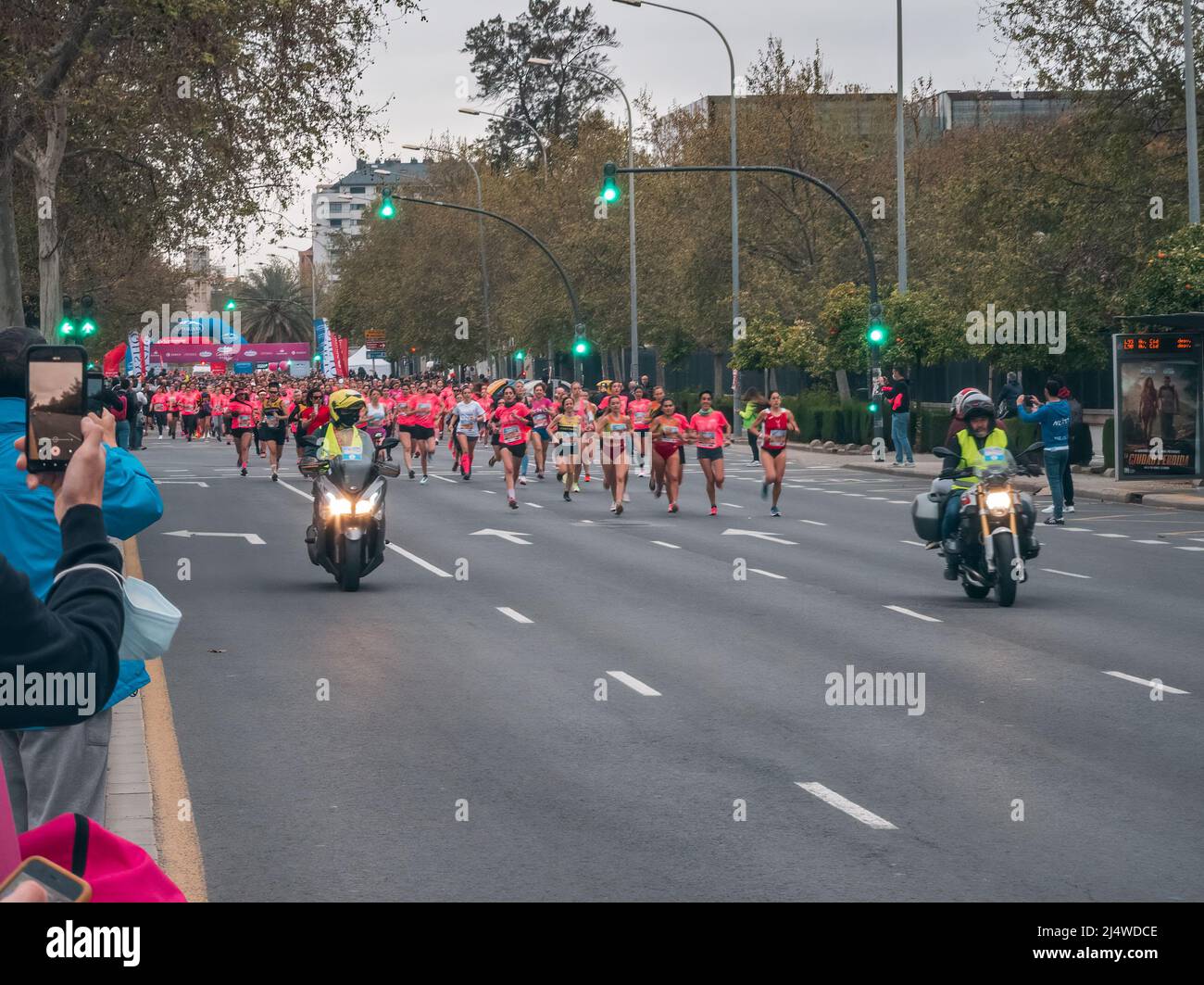 Femme course contre le cancer à Valence, Espagne Banque D'Images