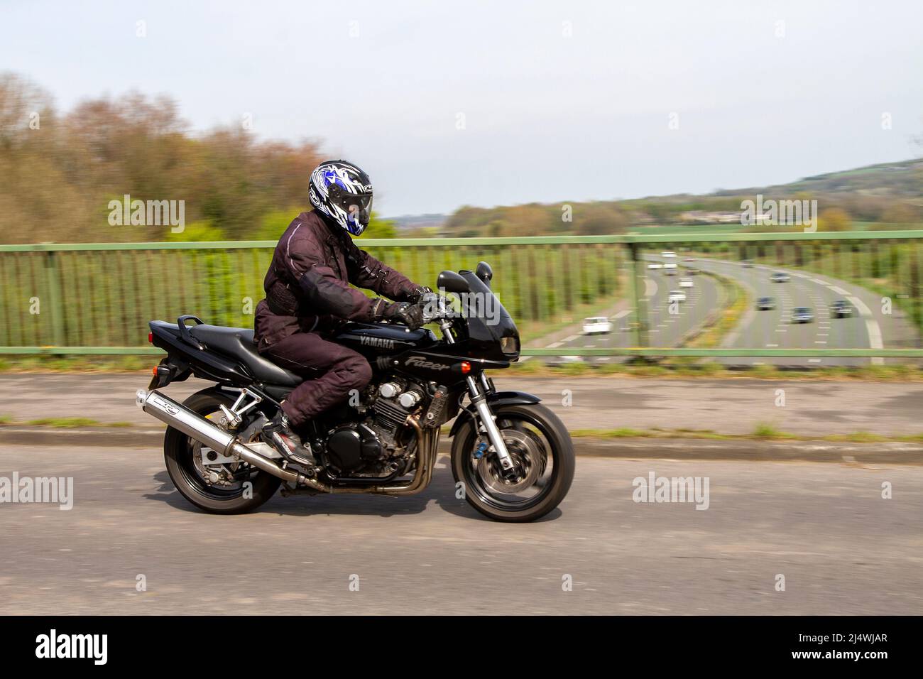 Yamaha fazer moto 600 cc Banque de photographies et d'images à haute  résolution - Alamy