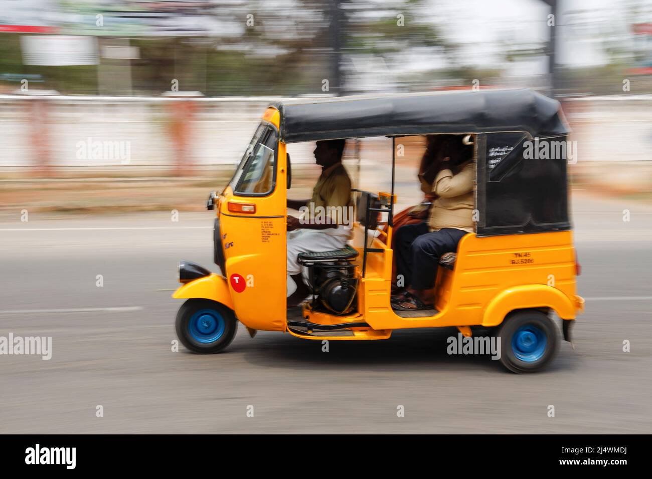 Taxi automobile indien (autorickshaw) dans la rue, Trichy, Tamil Nadu, Inde Banque D'Images