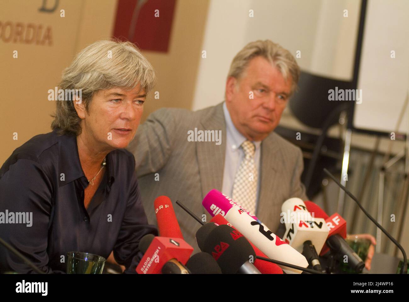 Vienne, Autriche. 26 juillet 2008. Conférence de presse avec Heide Schmidt (L), candidat principal du LIF (Forum libéral) et Hans Peter Haselsteiner (R) Banque D'Images