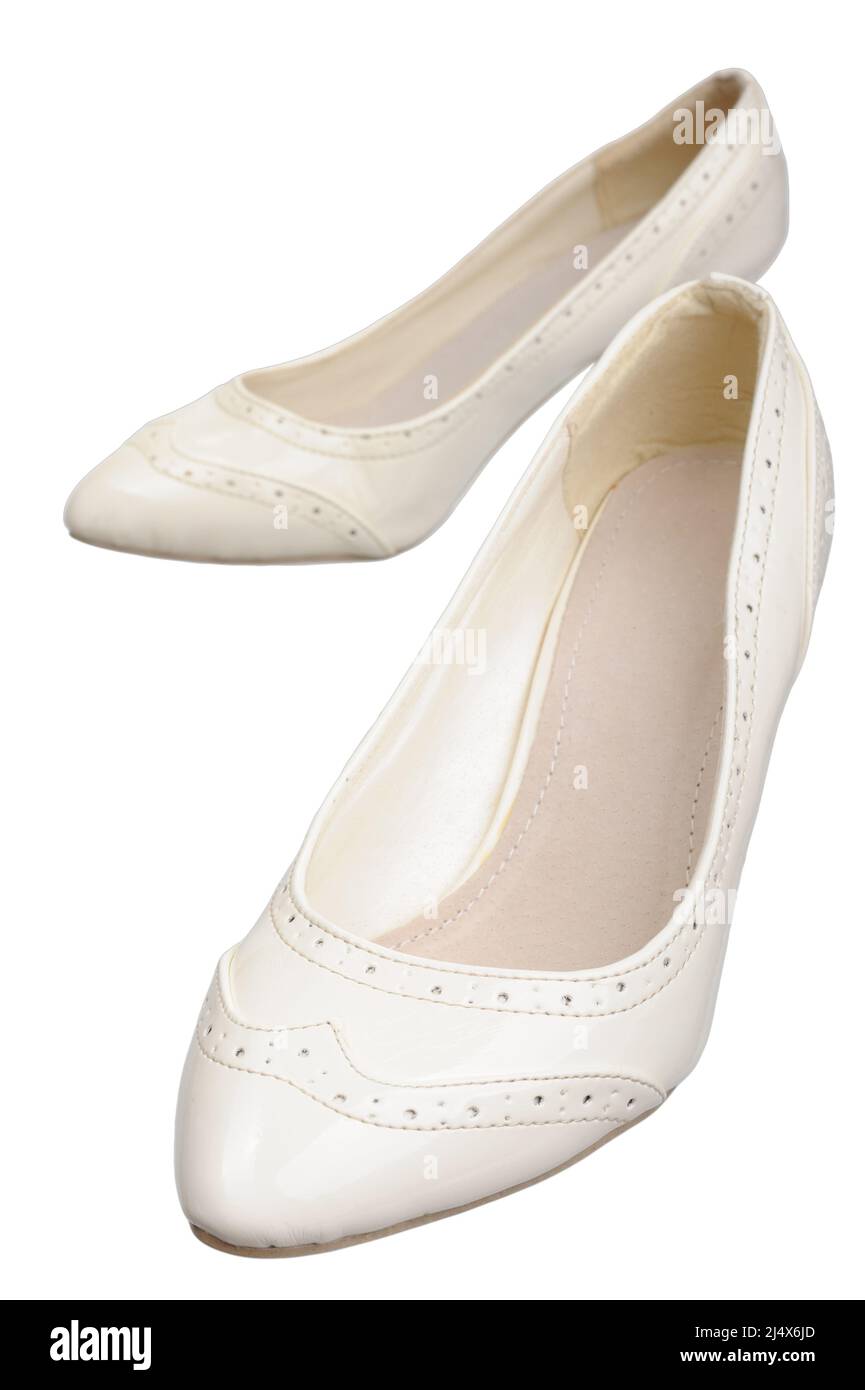 Paire de chaussures d'été légères pour femme, isolées sur fond blanc Banque D'Images