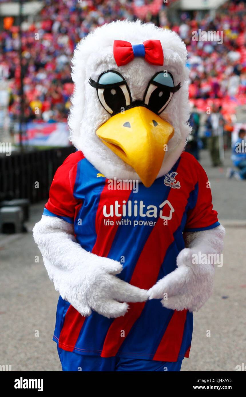 LONDRES, ANGLETERRE - AVRIL 17 : mascotte Alice de Crystal Palace pendant la demi-finale de la coupe FA entre Crystal Palace et Chelsea au stade Wembley, Londres, Royaume-Uni Banque D'Images