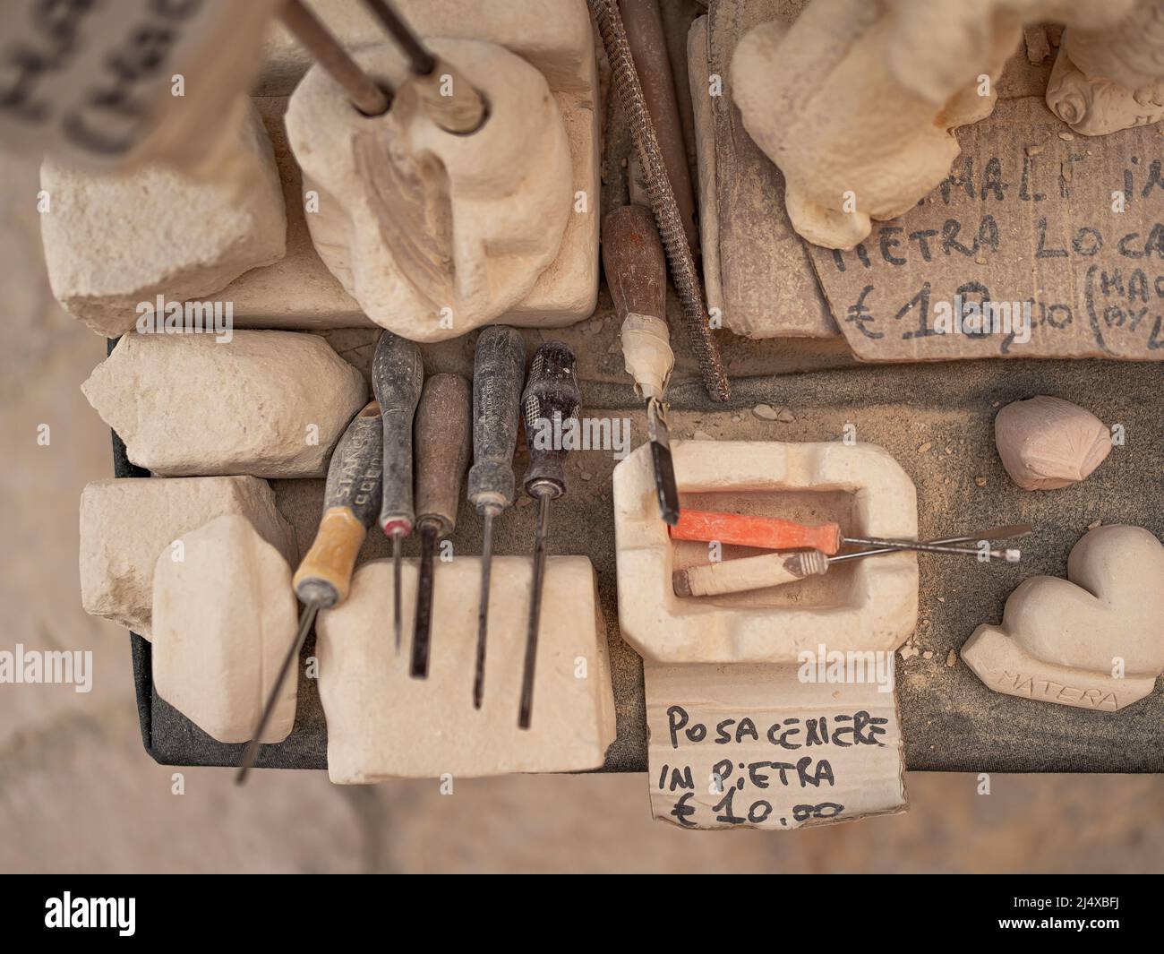 Outils pour la construction de l'art du marbre à Matera, Italie Banque D'Images