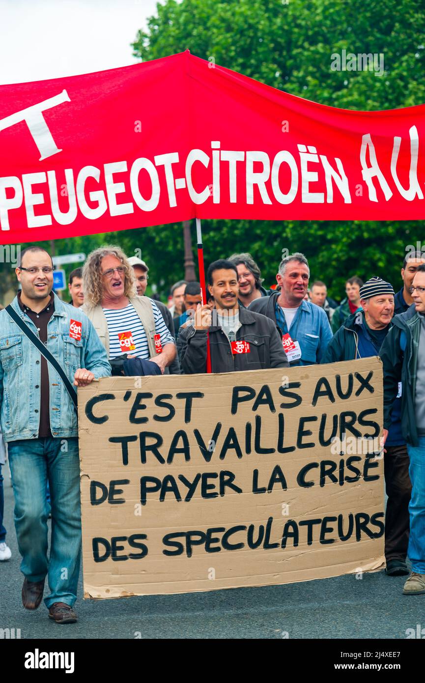 Paris, France, foule de gens, marche de protestation, manifestation syndicale française pour de meilleures prestations de retraite, CGT, manifestation des travailleurs en France, Banque D'Images