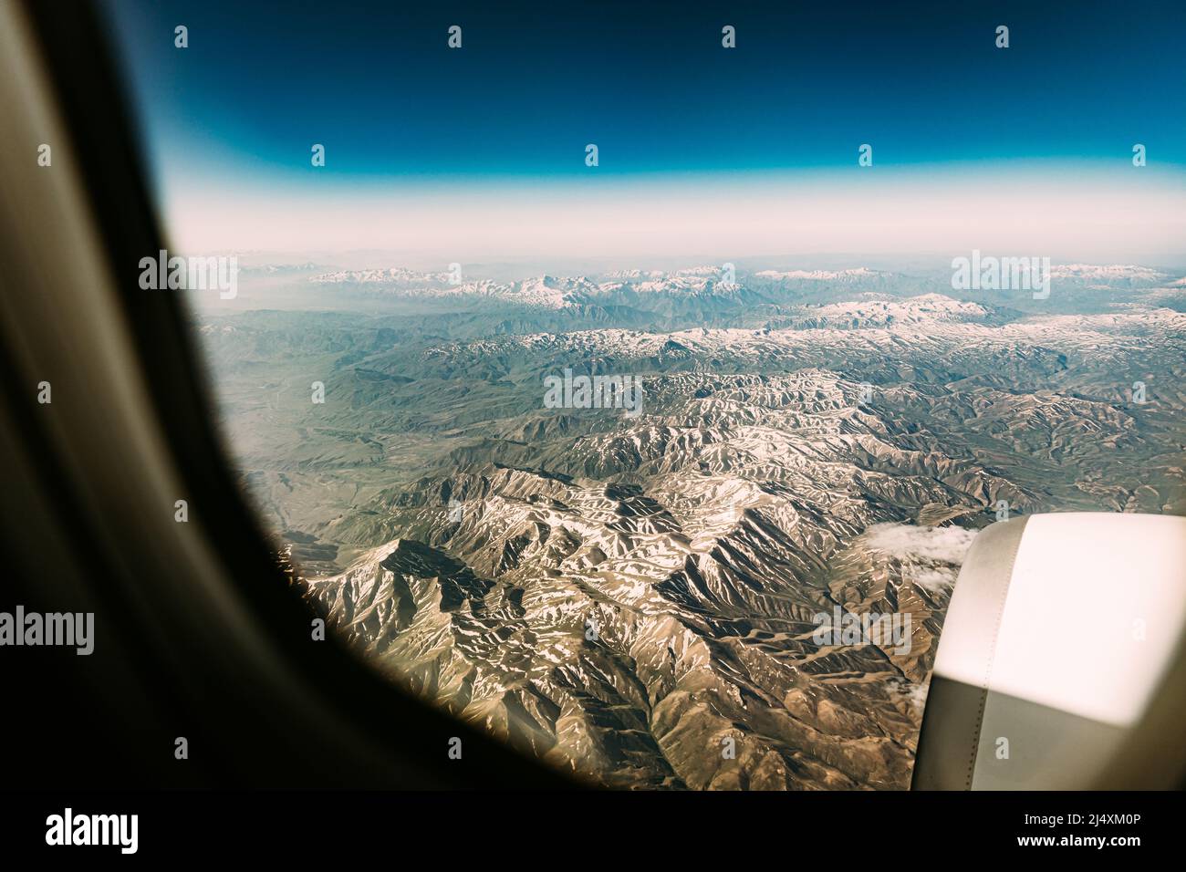 Vue aérienne des montagnes de la région d'Urmia depuis la fenêtre de l'avion.Province de l'Azerbaïdjan occidental, Iran Banque D'Images Vue aérienne des montagnes de la région d'Urmia depuis la fenêtre de l'avion.Province de l'Azerbaïdjan occidental, Iran Banque D'Images