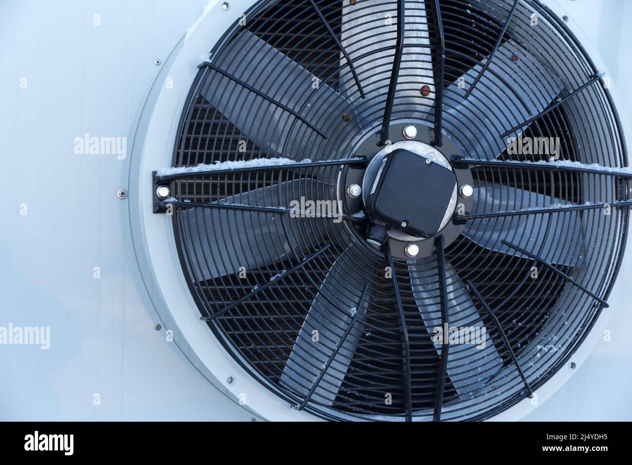 Grands ventilateurs de système de ventilation industrielle. Ventilateurs de système de ventilation industrielle. Ventilation d'entreprise Banque D'Images